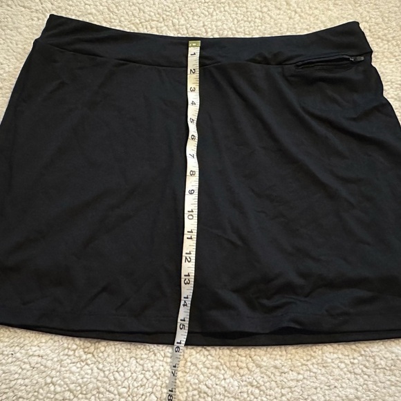 Be Inspired Women’s Black Skort size Large with Zipper pocket - Picture 4 of 8